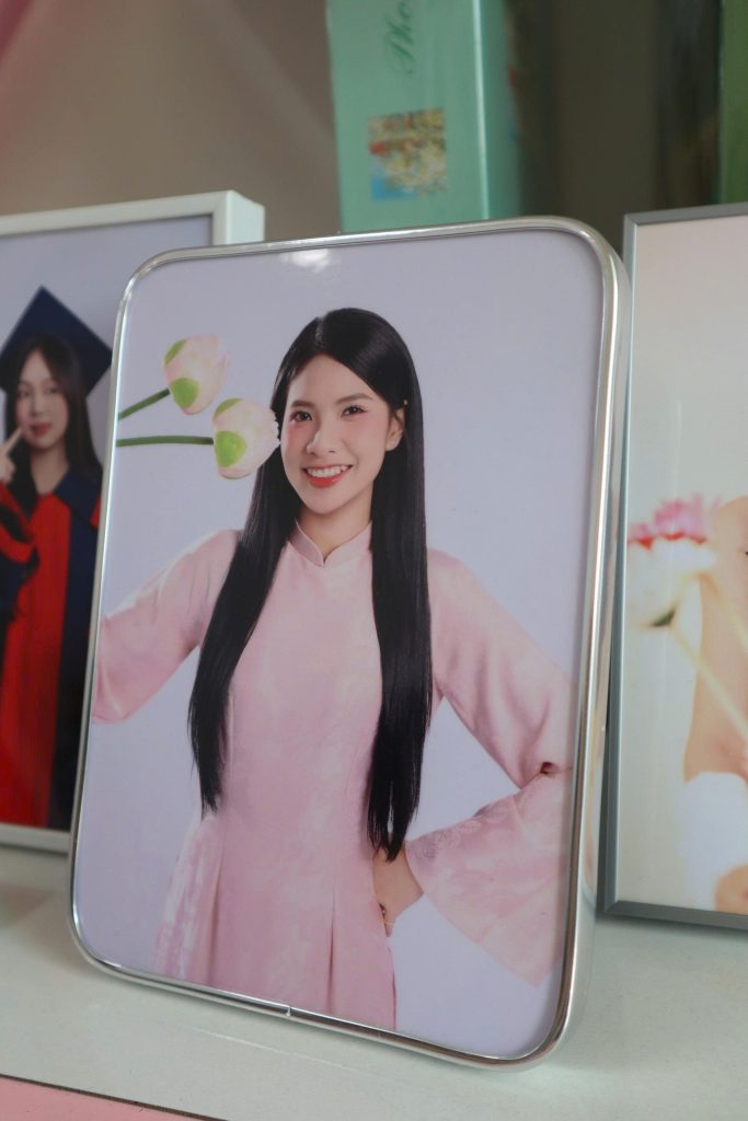 Các Loại Khung Hình: Tổng Quan Về Kích Thước, Chất Liệu Và Ứng Dụng